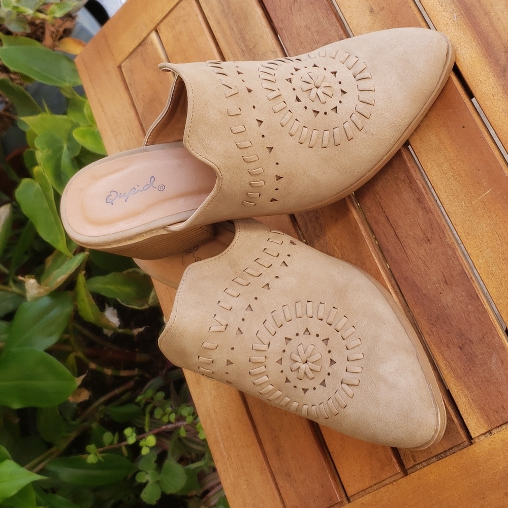 QUPID Faux suede mules